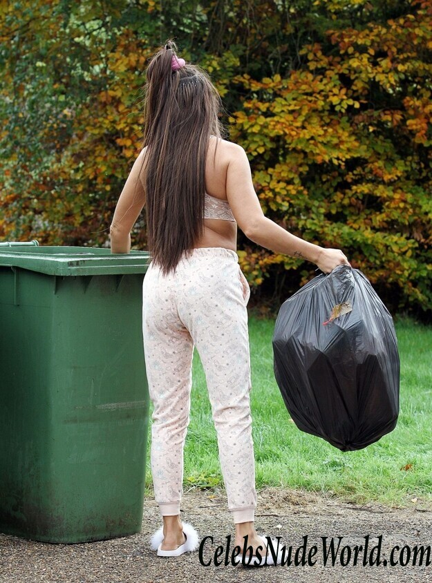 Katie Price Cleavage 105639