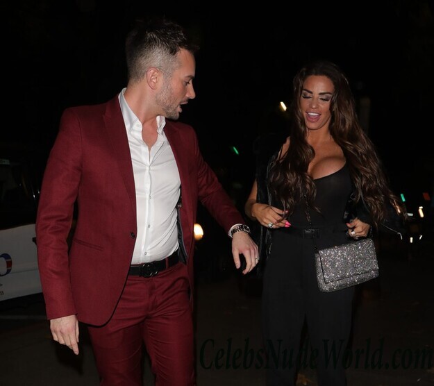 Katie Price Cleavage 105652