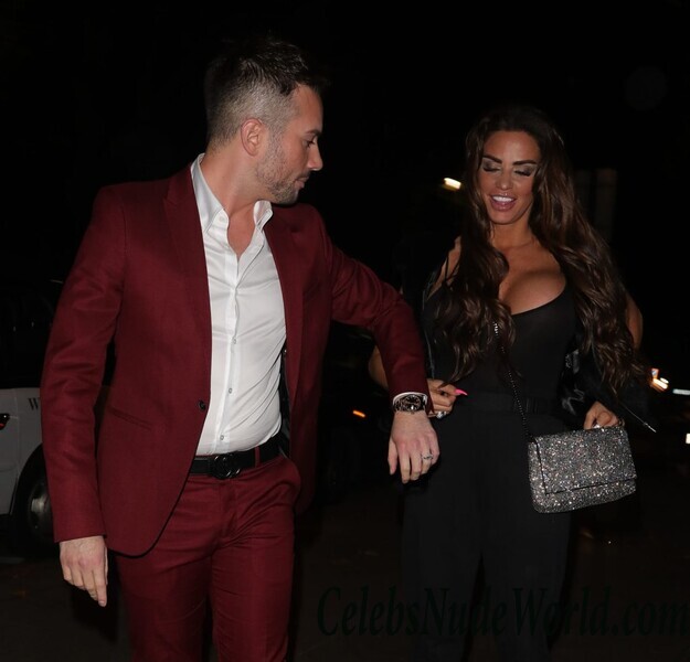 Katie Price Cleavage 105654