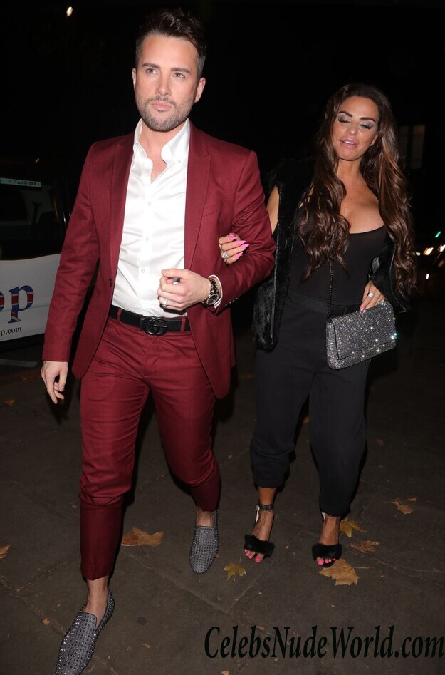 Katie Price Cleavage 105706