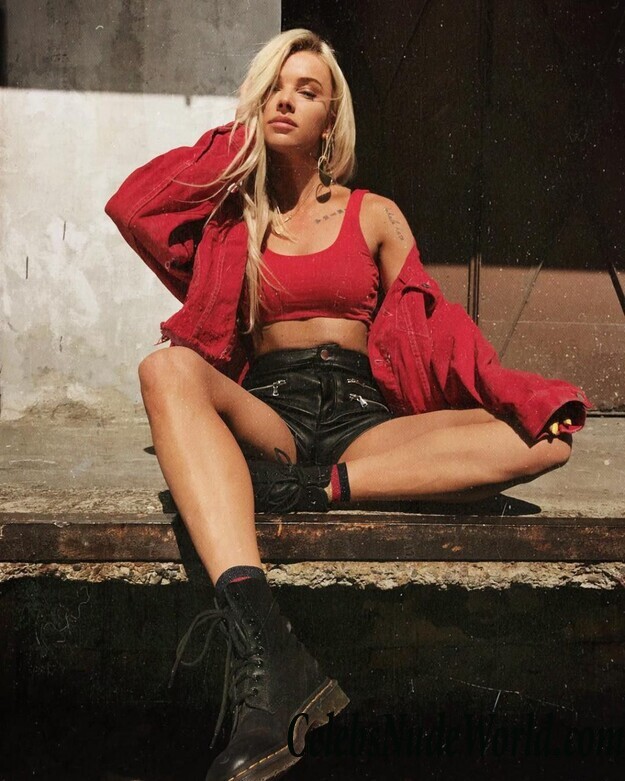 Julia Kuczynska Sexy 105911