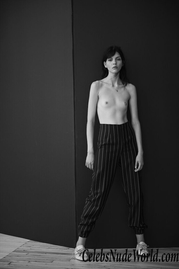 Kate Bogucharskaia Topless 106008