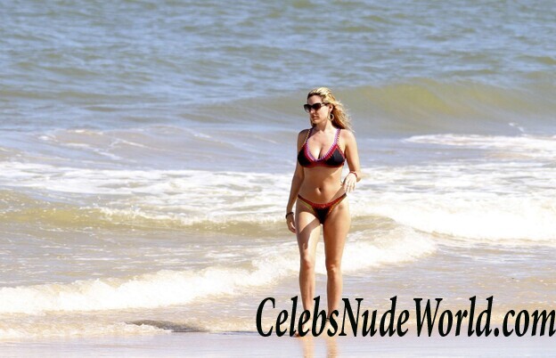 Kelly Brook bikini pics 106018