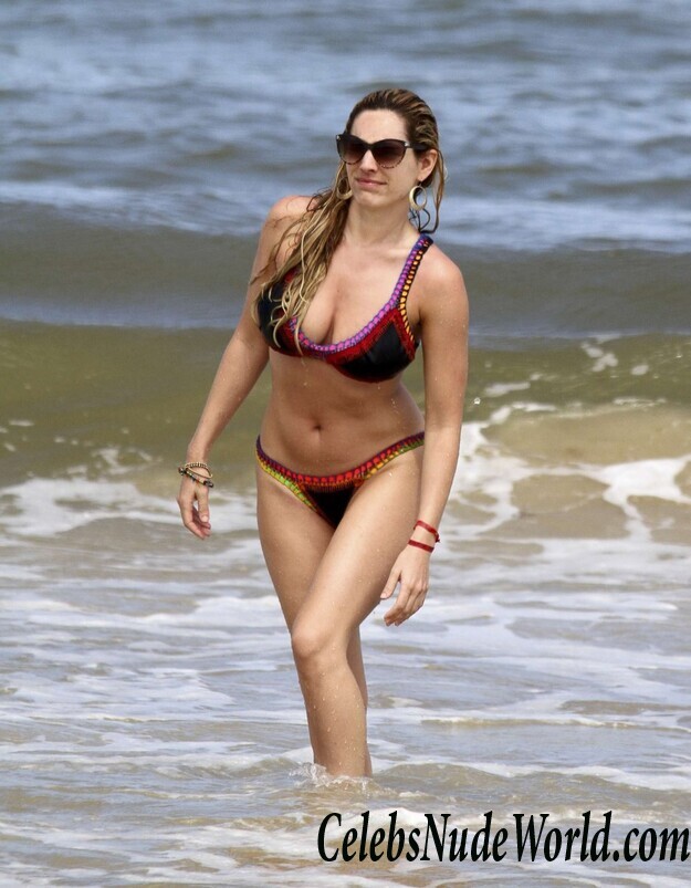 Kelly Brook bikini pics 106021