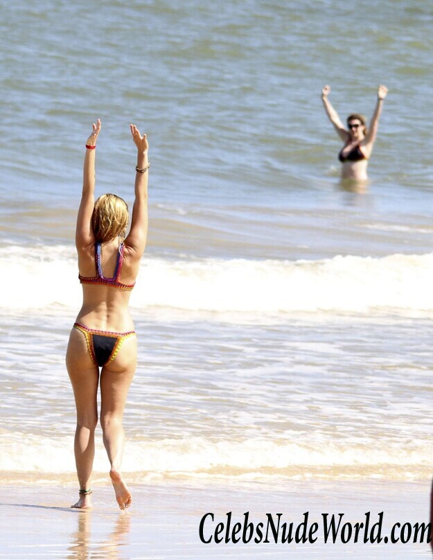 Kelly Brook bikini pics 106025