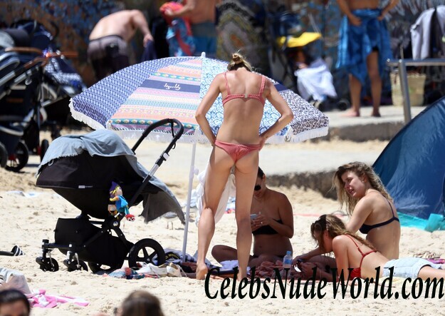 Kendal Lee Schuler Bikini 106426