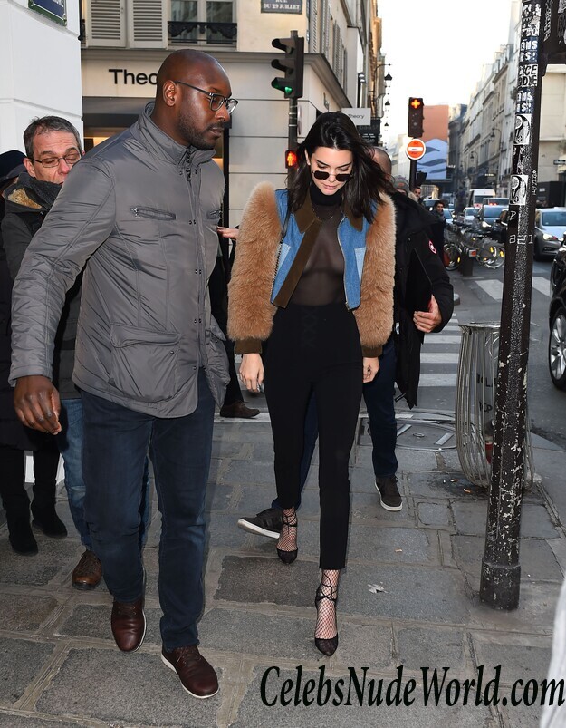 Kendall Jenner Braless Photos 106868