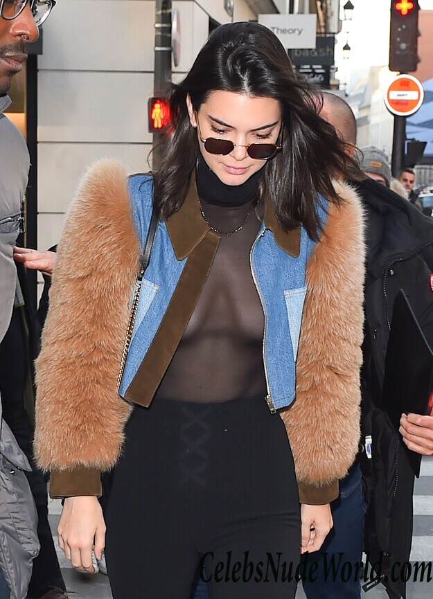 Kendall Jenner Braless Photos 106869