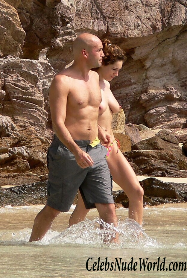 Kelly Brook Topless 107080