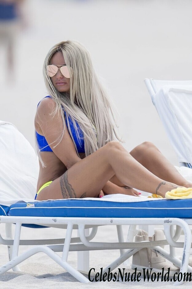 Katie Price Bikini Beach Photos 107551