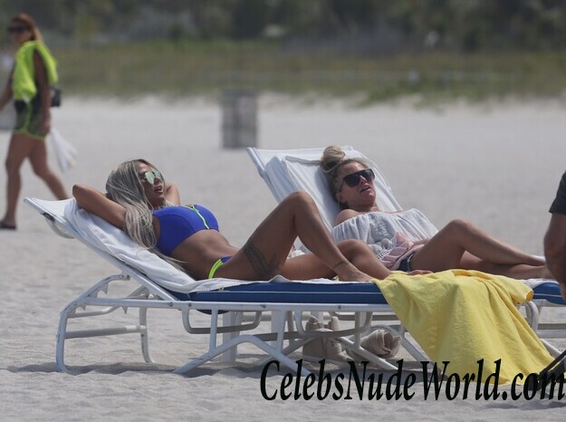 Katie Price Bikini Beach Photos 107564