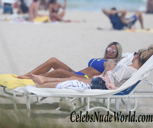 Katie Price Bikini Beach Photos 107565