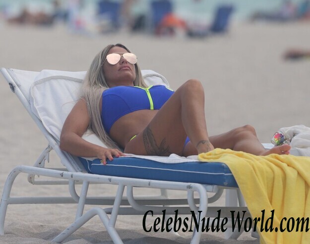 Katie Price Bikini Beach Photos 107567