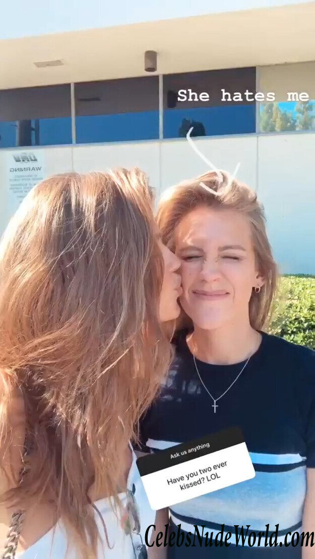 Kara Del Toro Topless 107833