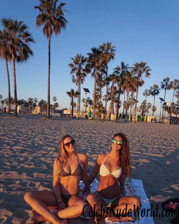 Karina Elle Sexy 108001