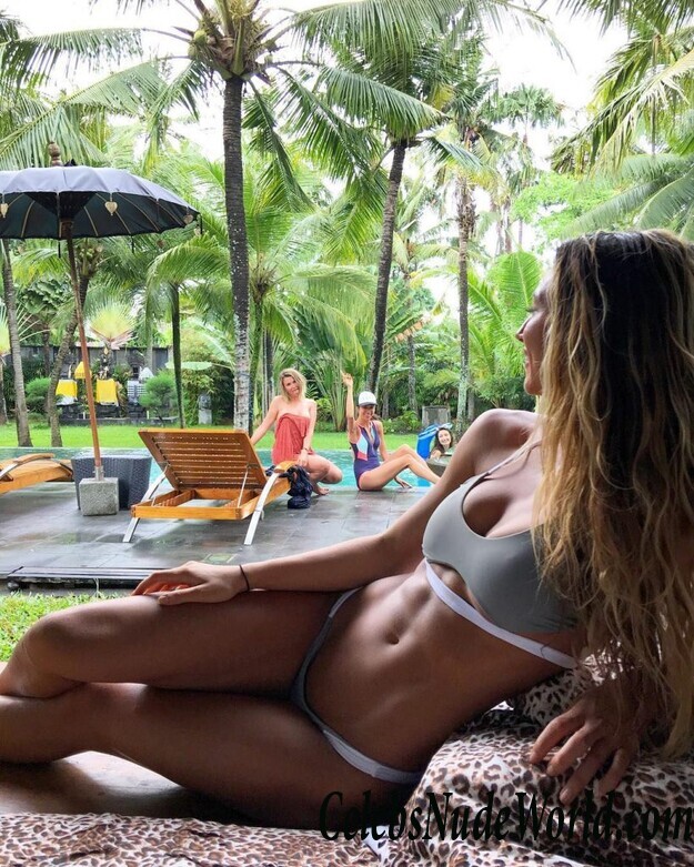 Karina Elle Sexy 108102