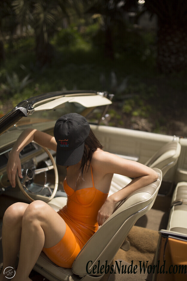 Kendall Jenner: Awesome In Her Onesie 108560