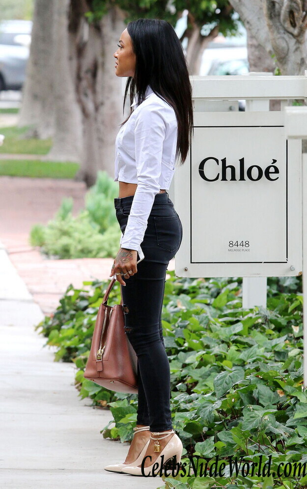 Karrueche Tran wore tight jeans 109251