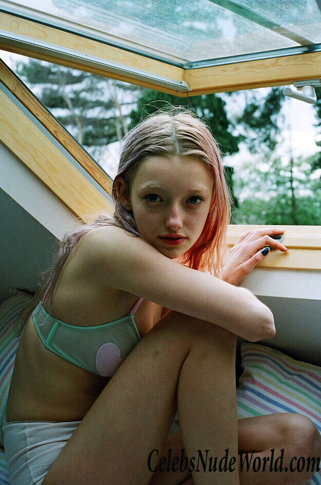 Sexy pics of Katie Silvester 109282