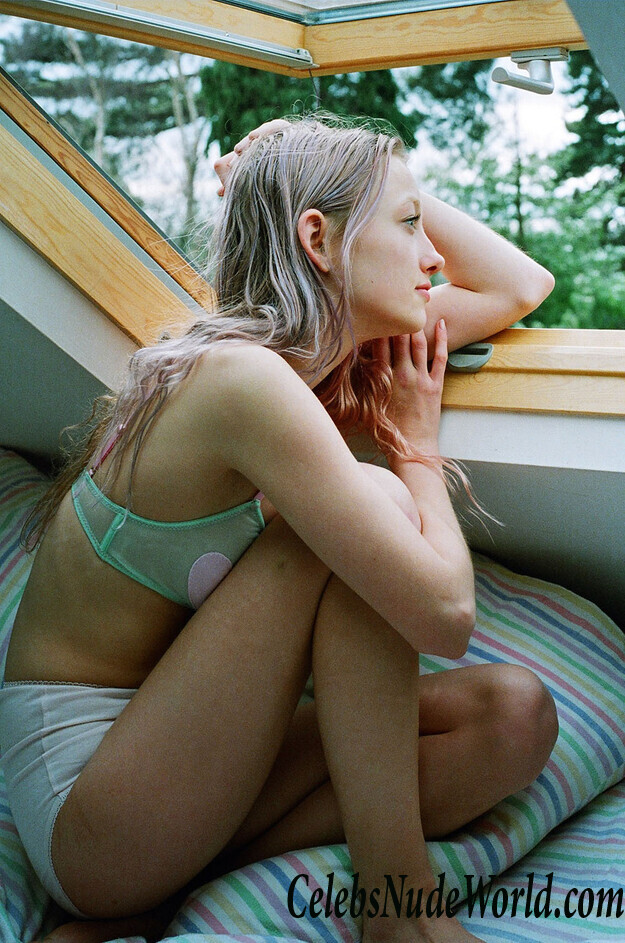 Sexy pics of Katie Silvester 109283