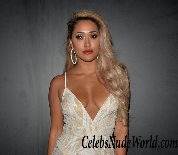 Kayleigh Morris, Zahida Allen, Helen Briggs Cleavage 109490