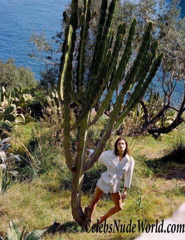 Julia Van Os: Naughty Nature Girl 110072