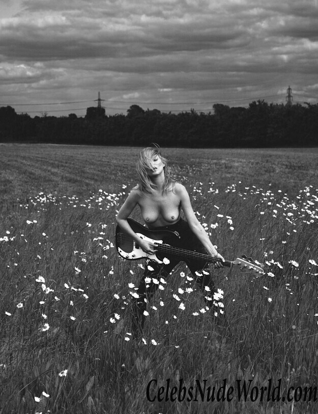 Kate Moss Topless Photos 110497