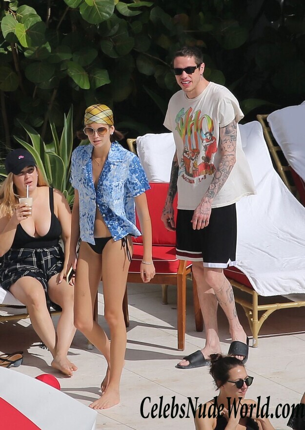 Kaia Gerber Bikini 110797