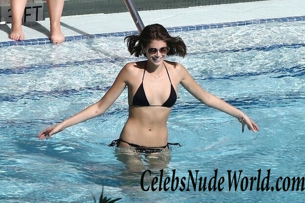 Kaia Gerber Bikini 110800