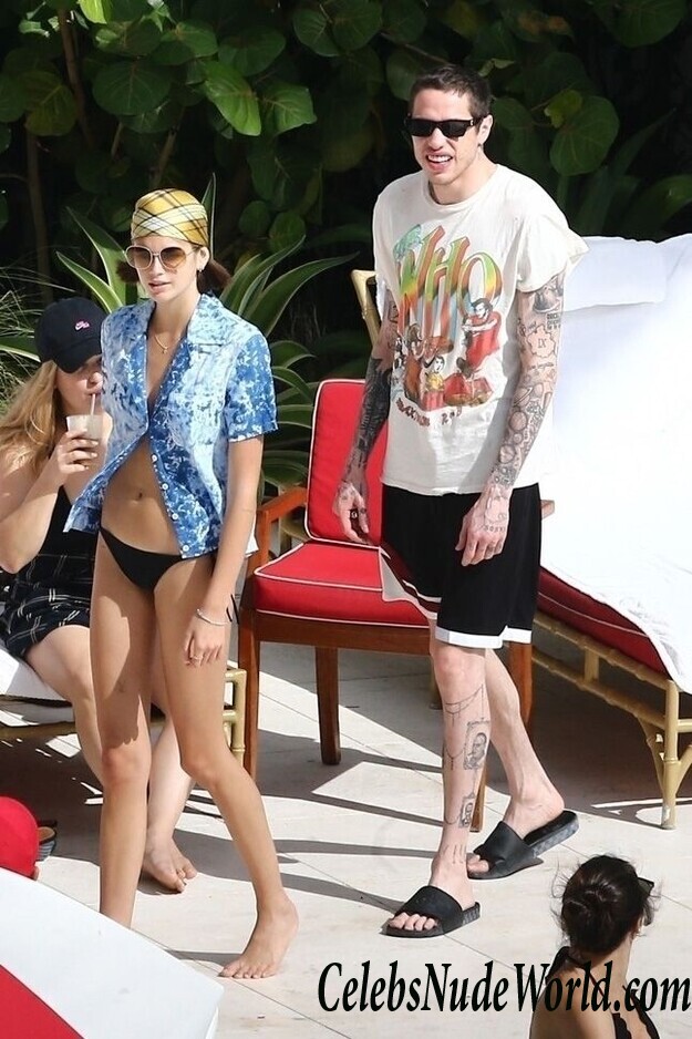 Kaia Gerber Bikini 110806