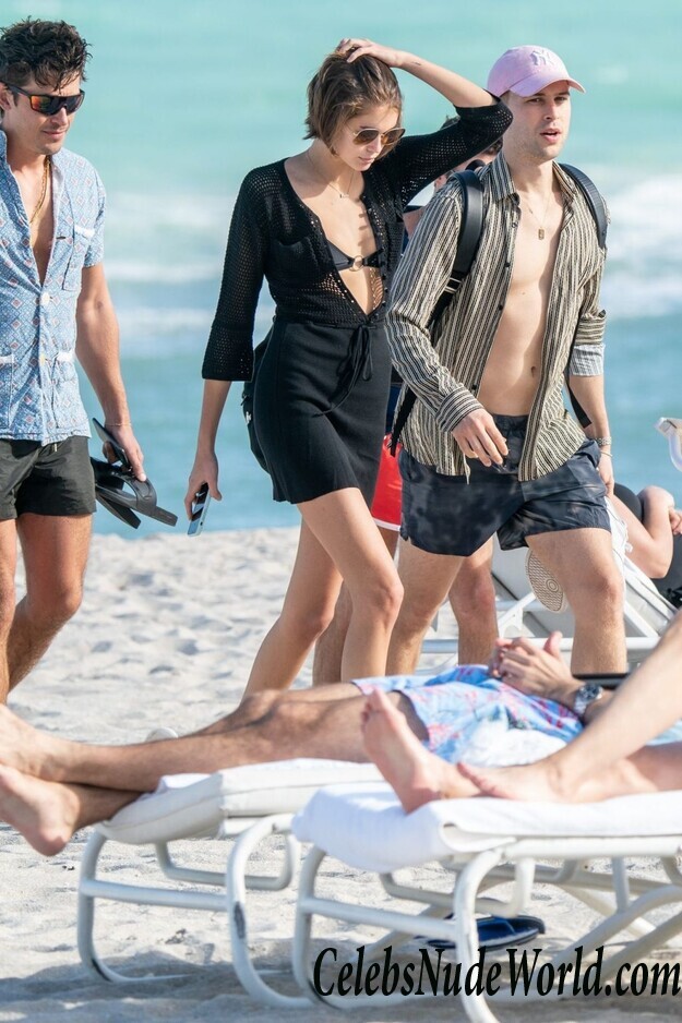 Kaia Gerber Bikini 110811