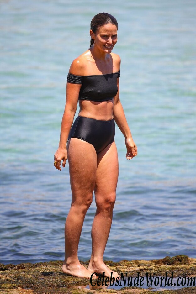 Jodi Gordon Bikini 110824