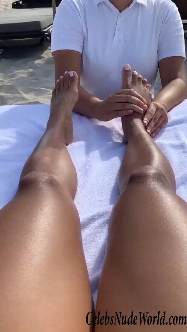 Karrueche Tran Sexy 111028