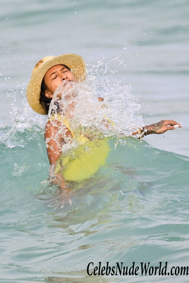 Karrueche Tran Sexy 111029