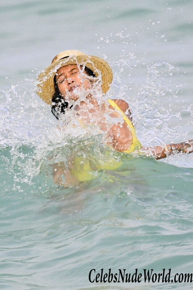 Karrueche Tran Sexy 111030