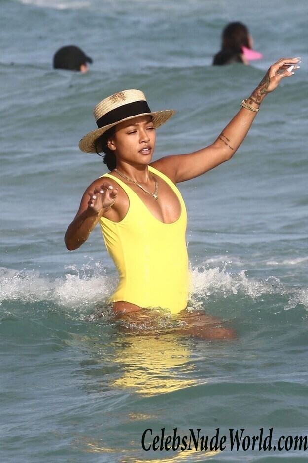Karrueche Tran Sexy 111062