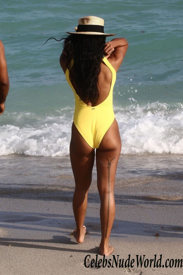 Karrueche Tran Sexy 111071