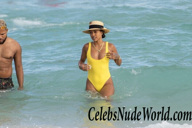 Karrueche Tran Sexy 111095
