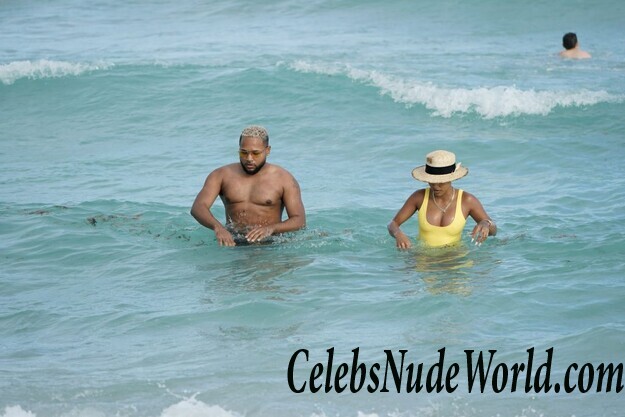 Karrueche Tran Sexy 111103