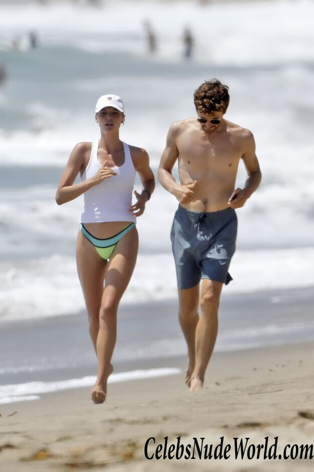 Kelly Rohrbach Bikini 111246