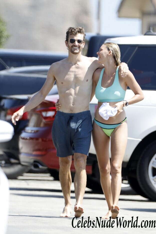 Kelly Rohrbach Bikini 111281