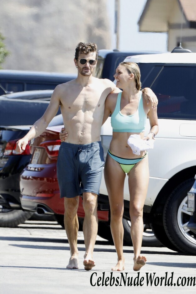 Kelly Rohrbach Bikini 111283