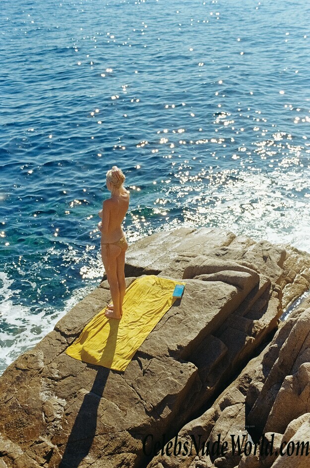 Julia Almendra Nude 111584