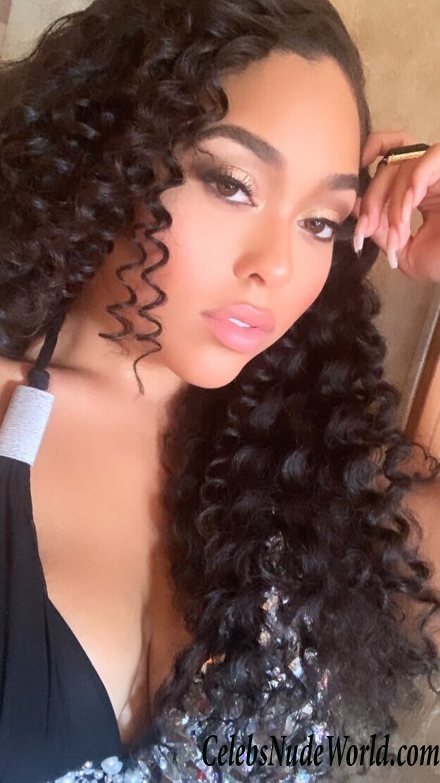 Jordyn Woods Cleavage 111778