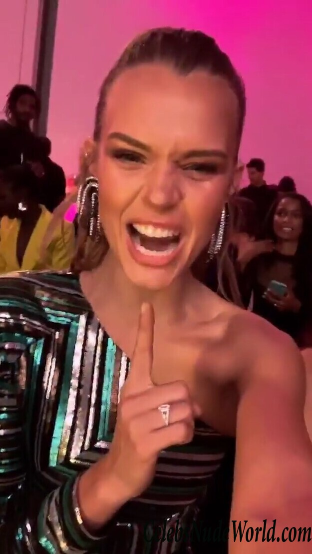 Josephine Skriver Erotic 111921