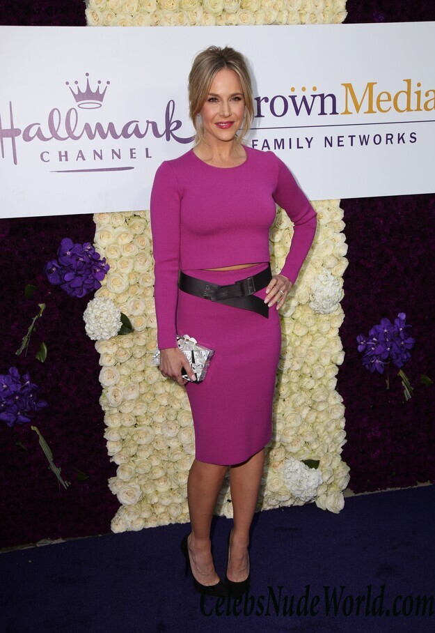 Julie Benzs tight dress pics 111973