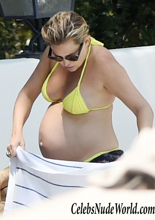 Kate Hudson Bikini 112101