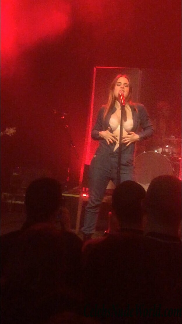 JoJo Levesque Sexy Photos 112357