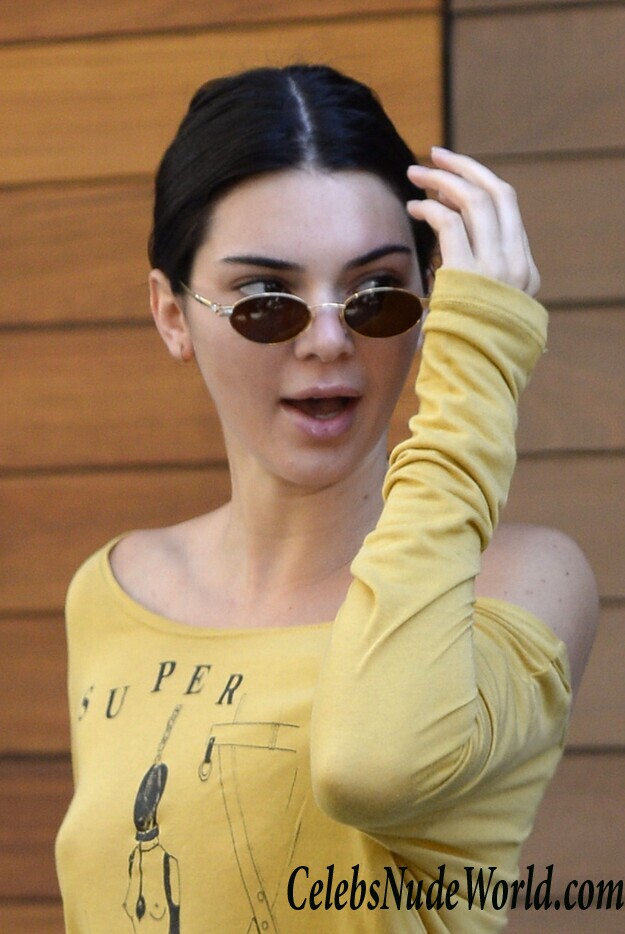 Kendall Jenner Sexy 112391