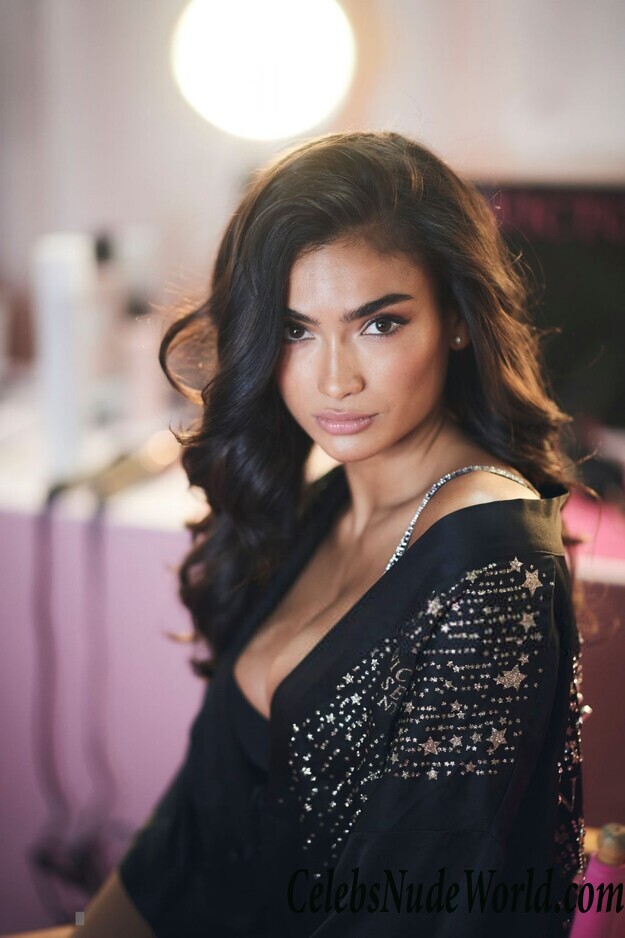 Kelly Gale Erotic 112492